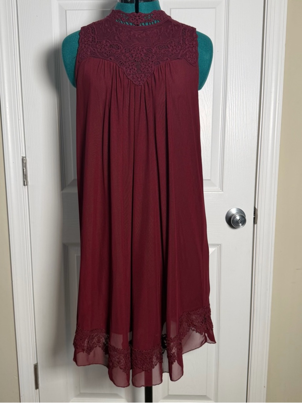 Burgundy Wine Red Lace Yoke Sleeveless Shift Dress Keyhole Back Sheer Hem Boho